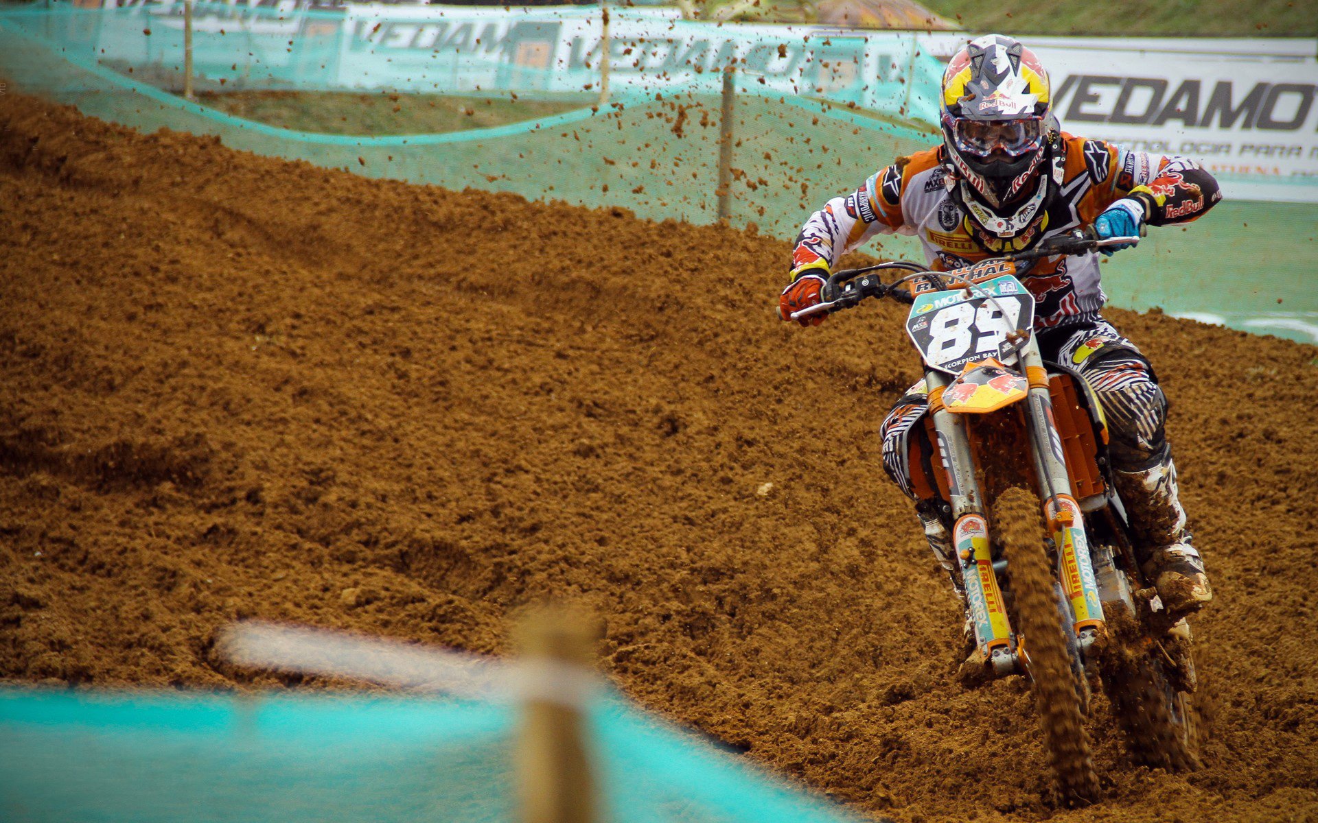 法国橄榄球队在主场表现出色，获得季军，法国top14橄榄球联赛